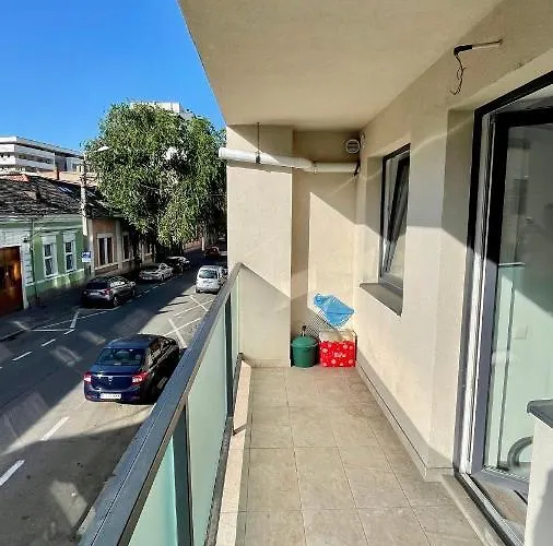 Quick, Private Parking Apartment